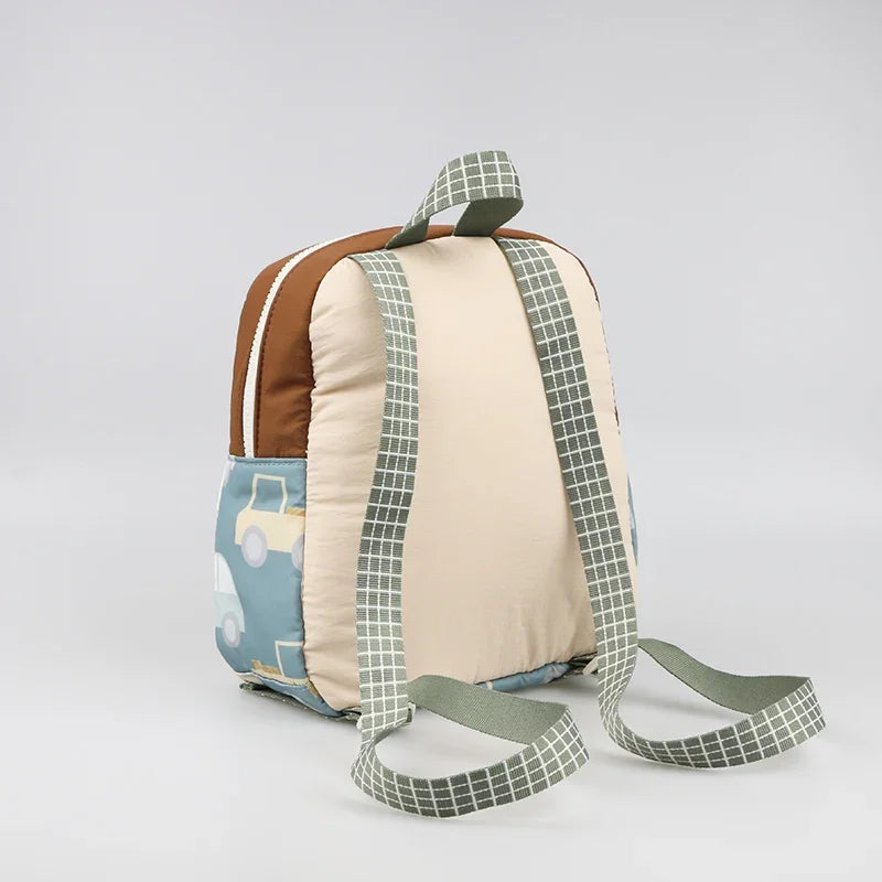 Mochila Infantil com Bordado de Carrinho Cartoon Leve Uso Escolar