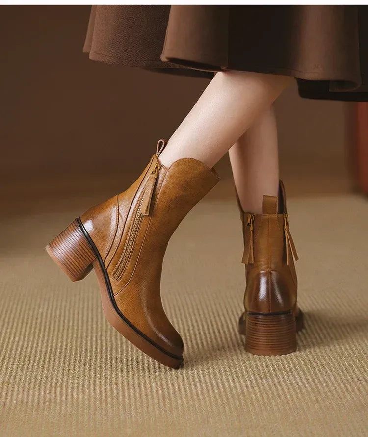Bota Feminina em Couro Italiano com Zíper Salto Grosso Palerma