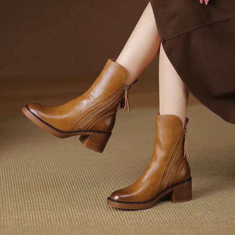 Bota Feminina em Couro Italiano com Zíper Salto Grosso Palerma