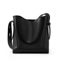 Bolsa Feminina de Ombro em Couro - Modelo casual