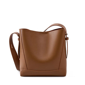 Bolsa Feminina de Ombro em Couro - Modelo casual