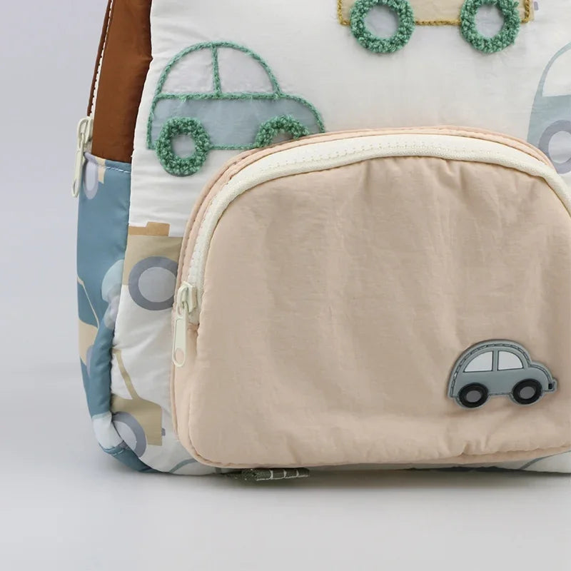 Mochila Infantil com Bordado de Carrinho Cartoon Leve Uso Escolar