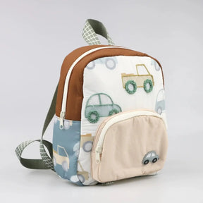 Mochila Infantil com Bordado de Carrinho Cartoon Leve Uso Escolar