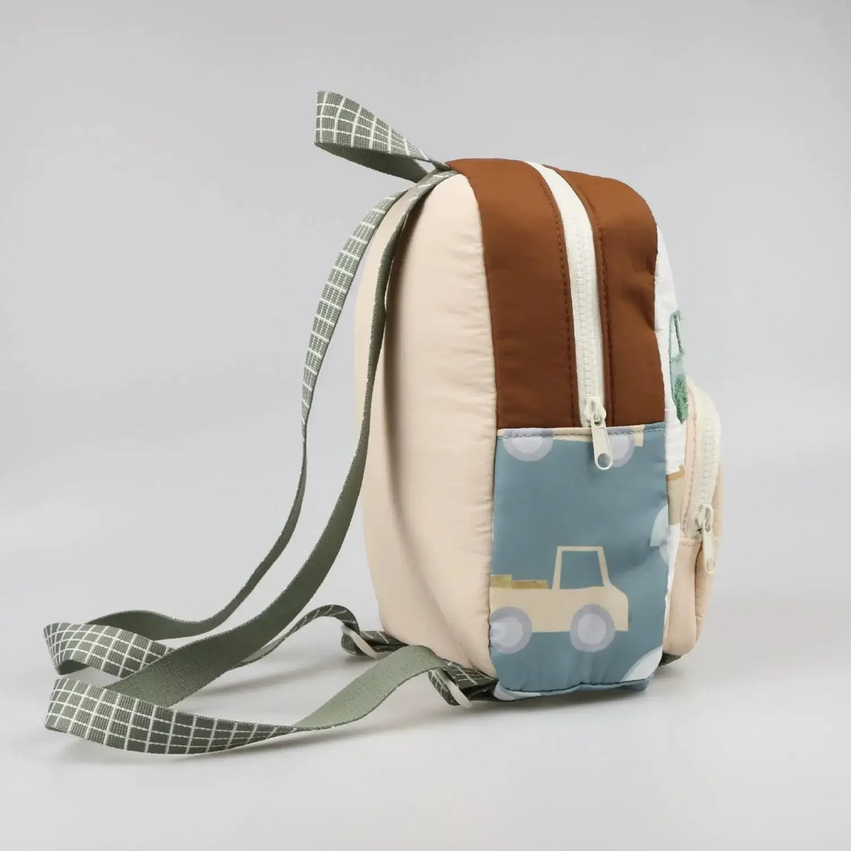 Mochila Infantil com Bordado de Carrinho Cartoon Leve Uso Escolar