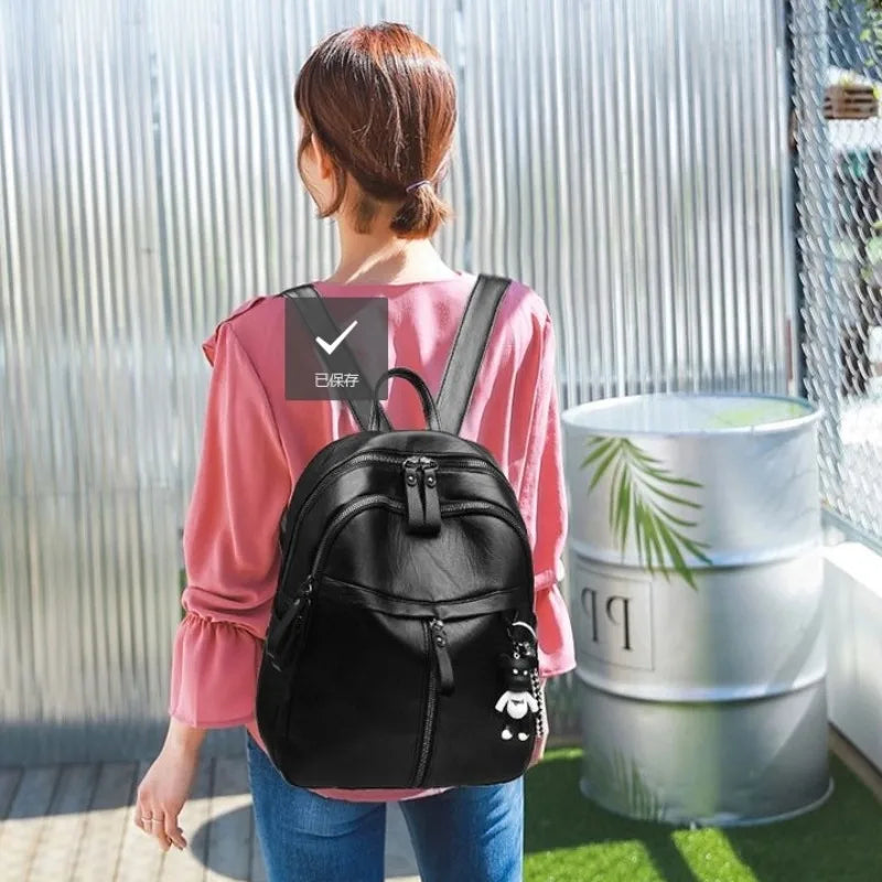 Mochila Feminina Casual Preta com Estampa de Ursinho para Uso Diário Modelo Leve de Um Ombro